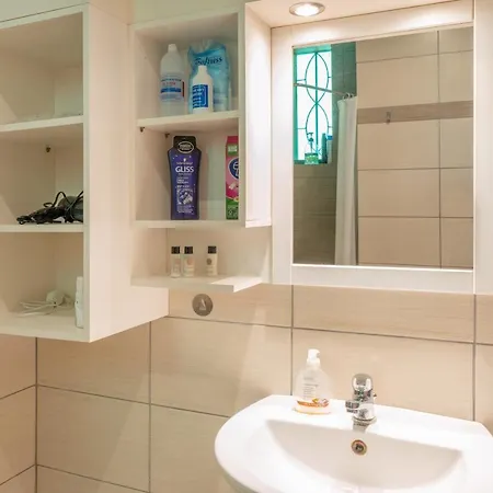 Stunning Views Kantouni בית נופש